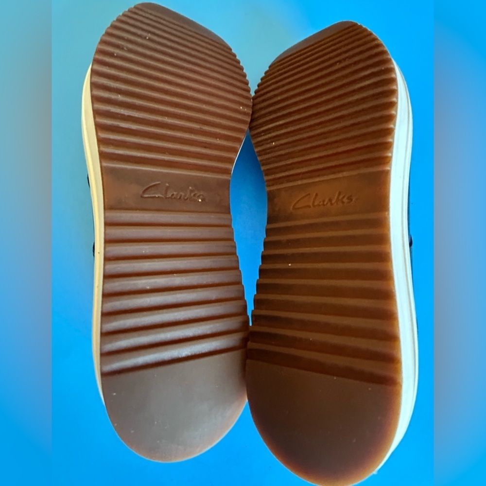Clarks Black Leather Lace Up Shoes with Tan Base - Picture 8 of 10
